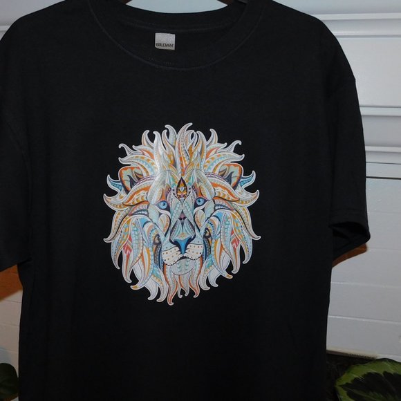 Beautiful Lion art design Gildan 100% Heavy Cotton - Picture 3 of 4